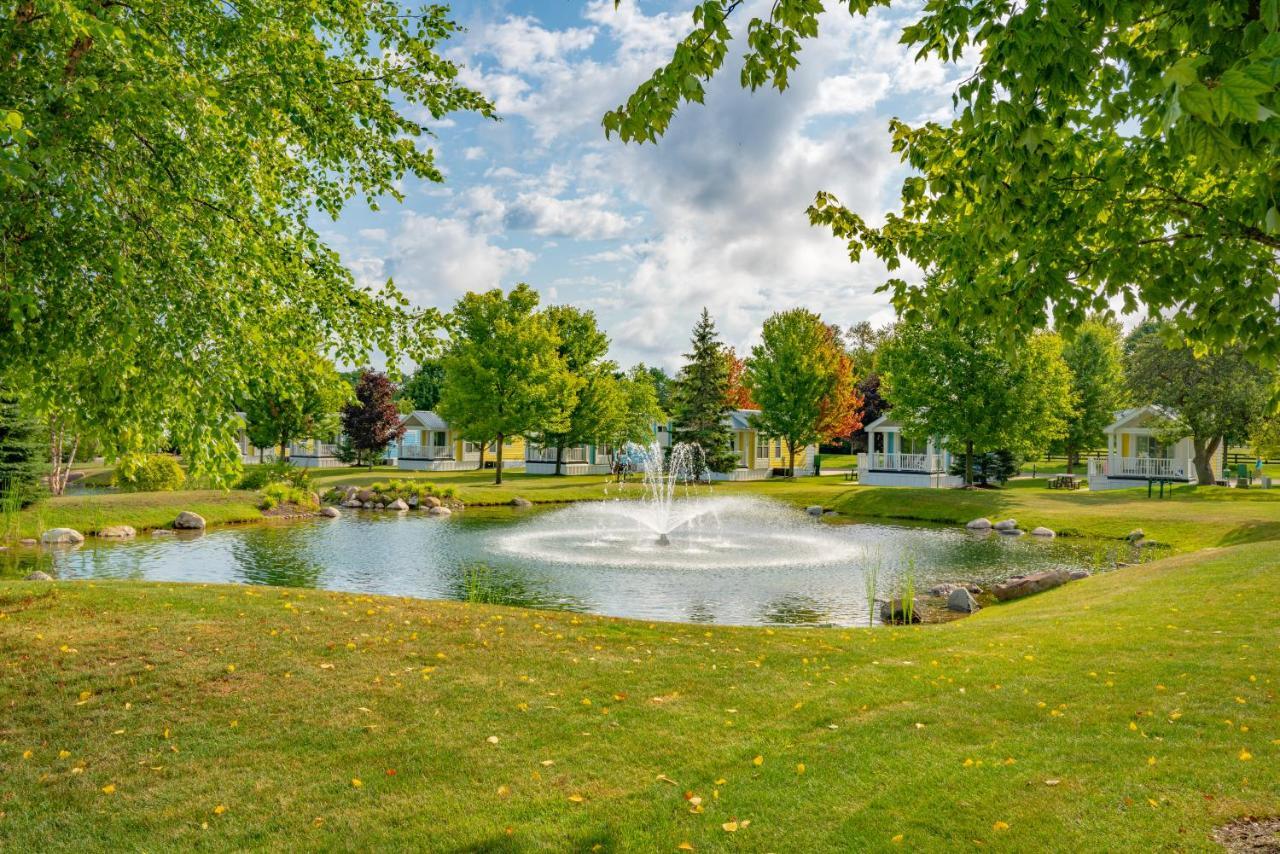 Sun Outdoors Petoskey Bay Harbor Hotel Exterior photo